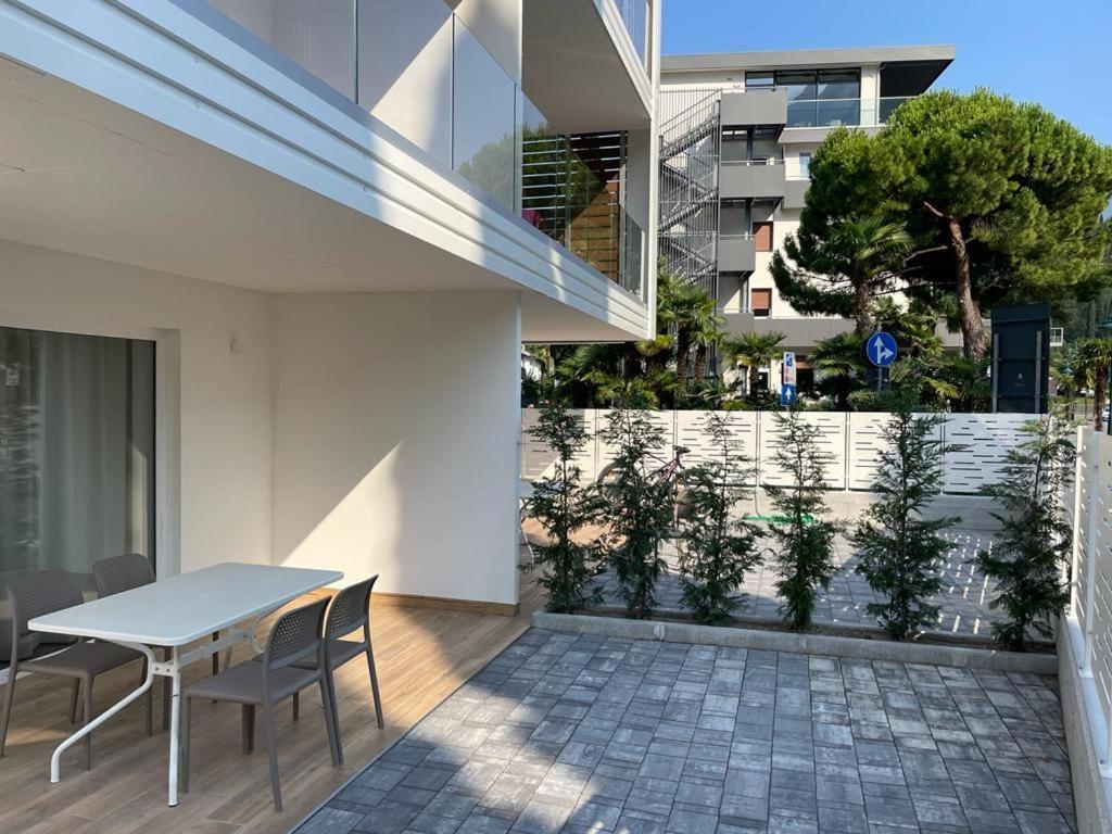 Lake Side Suites Riva del Garda Exterior photo